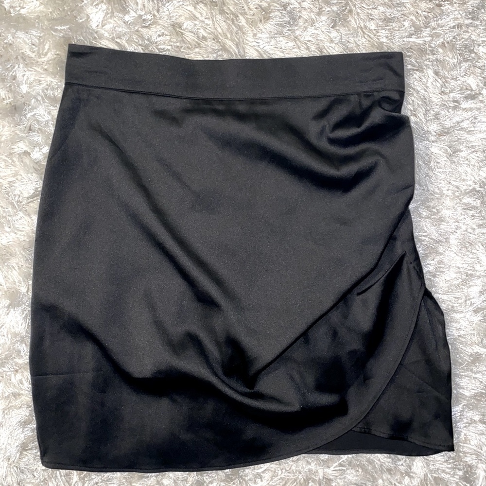 Black Silky Two-Piece Set - Picture 5 of 9